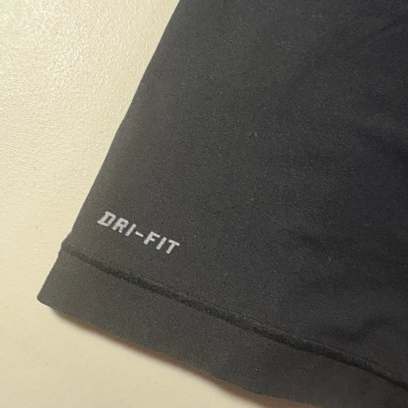 Nike Women’s Medium Black Sports Tank - Picture 5 of 11